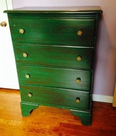 Faux painted Oak or cherry vintage dresser. Could use new paint. $75. OBO