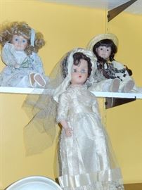 SMALL GROUP OF MANY OLDER DOLLS