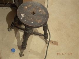 old fashion stool $ 25.00