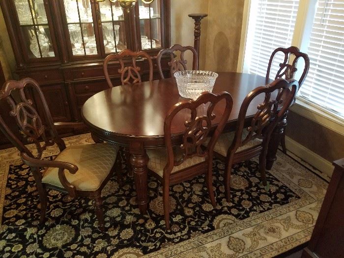 Thomasville Dining Room - Table 2 leaves and 6 chairs and china hutch.