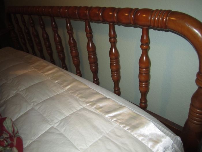 DETAIL OF ANTIQUE BED FULL SIZE