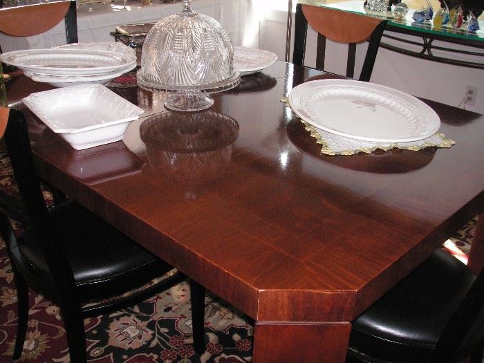 Gorgeous Baker inlaid dining table with 2 leaves & pads