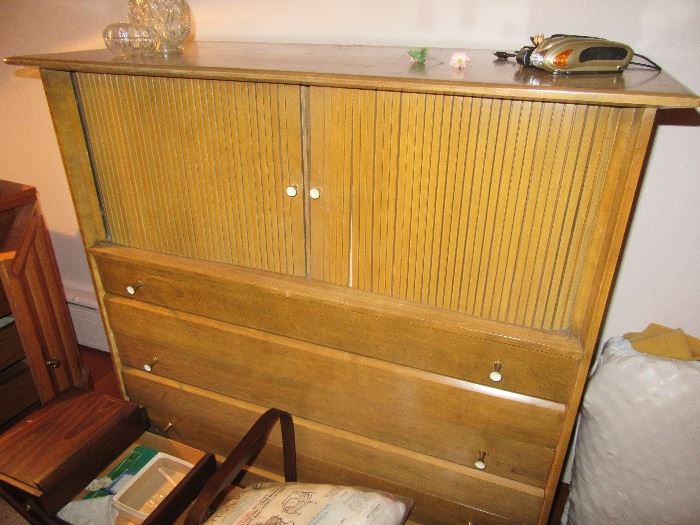 mid century modern dresser (great proportion for smaller room sizes)(