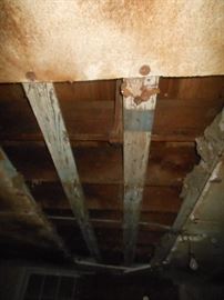 Rafters in building/building is approx. 20x40
