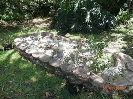 GARDEN FIGURINES AND PLANTS