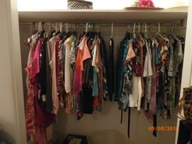 CASUAL AND DRESSY TOPS - MEDIUN SIZES