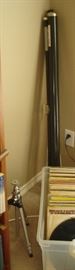 Projection screen, tripod