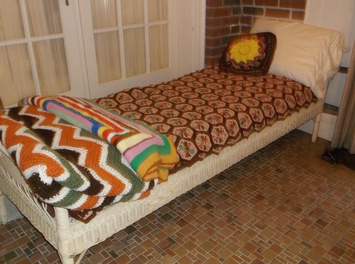 Wicker daybed