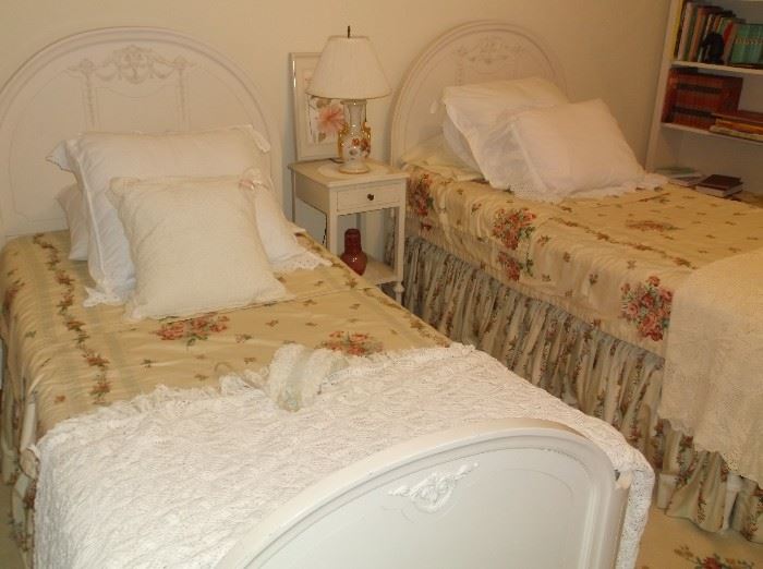 White paint twin beds w/curved footboards