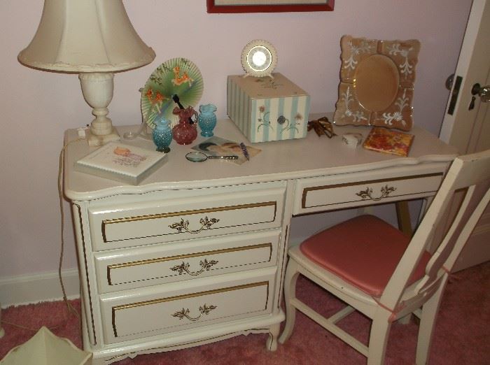 White French style dresser/desk