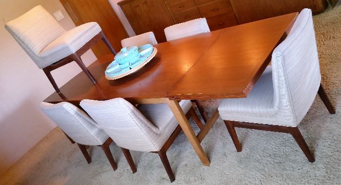 Fantastic MCM Danish "Luvig Pontoppidan" dining table and chairs. (Great condition)