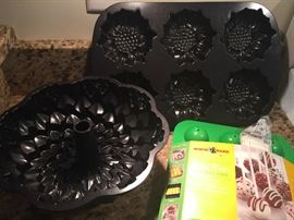 New and like-new Nordic Ward baking pans