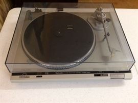 Technics SL-D35 Direct Drive Turntable w Ortofon carterage