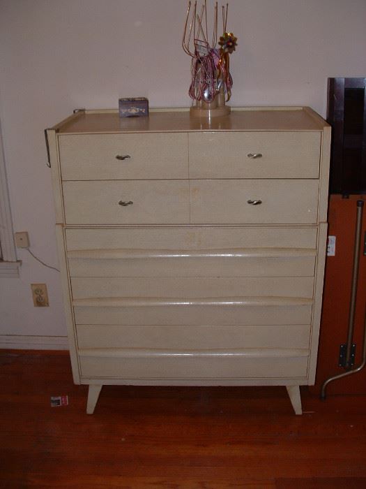 Nice mid century chest of drawers by Mengel furniture