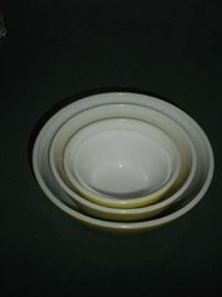 Pyrex bowls
