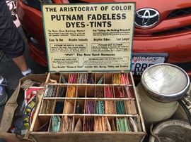 Interior of dye kit with dye packets