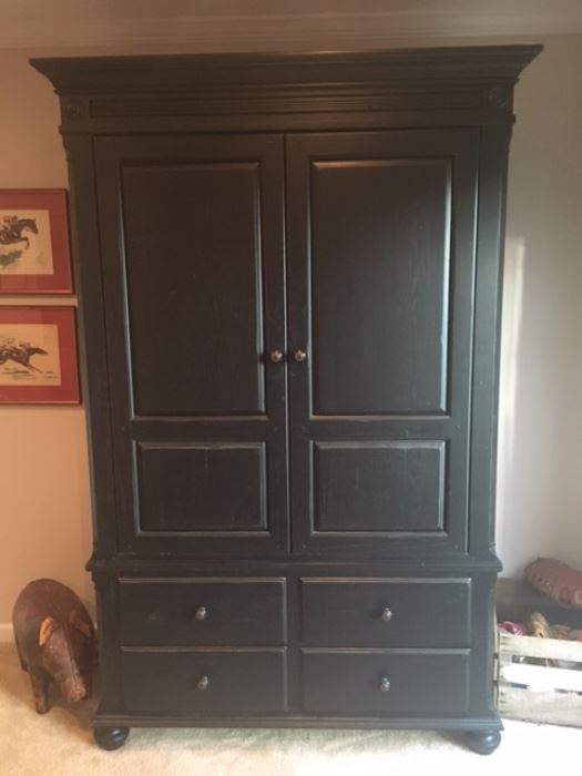 Armoire/television cabinet