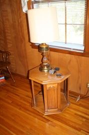 Vintage endtable and lamp
