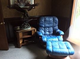 Eagle Statue NFS - Chair is wonderful leather 