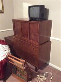 American of Martinsville Mid Century Modern Bedroom Suite - This set is absolutely fabulous and in great condition - Several pieces