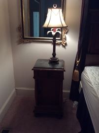 Night stand to Bedroom Suite - great lamps