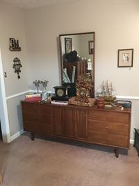 Dresser and Mirror to bedroom suite of American of Martinsville - Mid Century Modern - Fabulous
