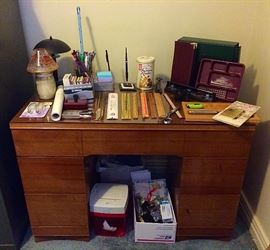 Kneehole Desk, Office Supples