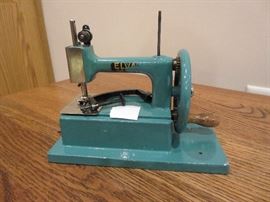 elva vintage childs sewing machine