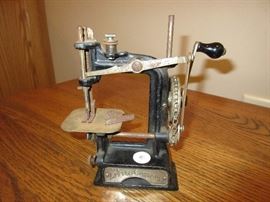 the little comfort childs sewing machine