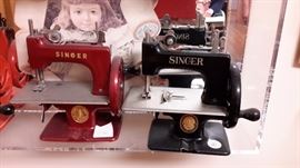 singer childs sewing machines / 2
