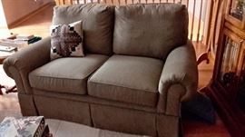 earthtone loveseat new condition