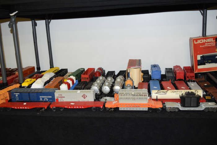 Lionel Train Box Cars, Cabooses, Engines