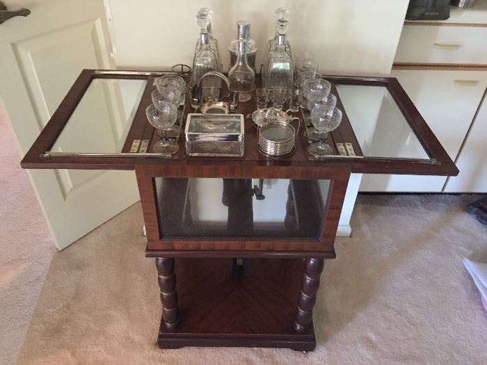 Bar set case w/lead crystal components (opened)