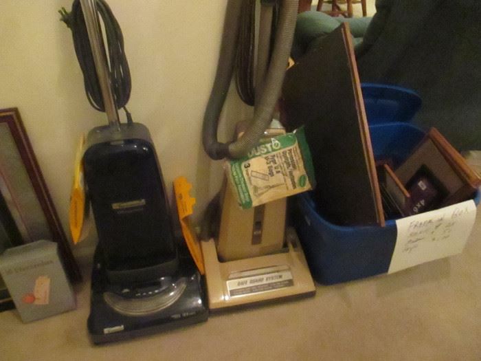 2 vacuum cleaners bags, box photo frames