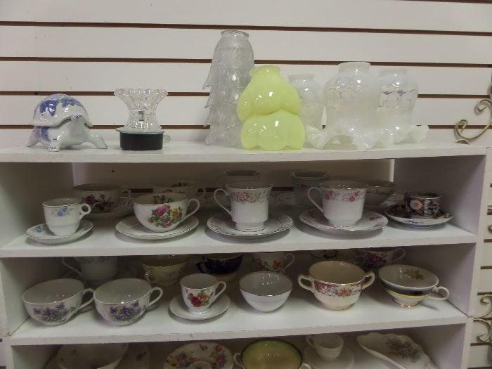 vintage tea cup & saucers 