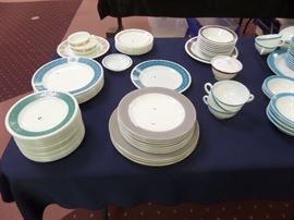 (This is the remaining Pyrex of the Love Pyrex & Other Stuff Sale)