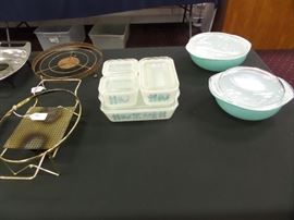 (This is the remaining Pyrex of the Love Pyrex & Other Stuff Sale)