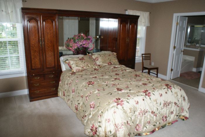 Queen size wall unit bedroom set