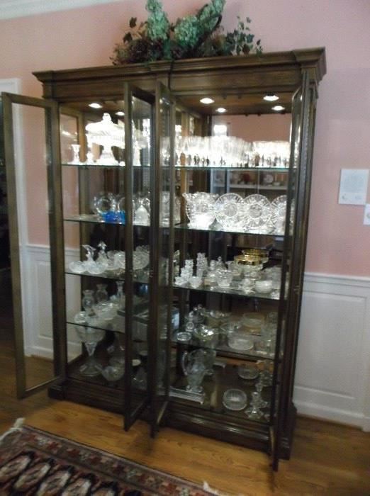 Henredon double cabinet
beveled glass  Doors 
Extra heavy glass shelving