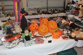 HALLOWEEN DECORATIONS