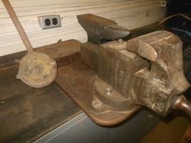 LARGE antique vise /cast iron ladle
