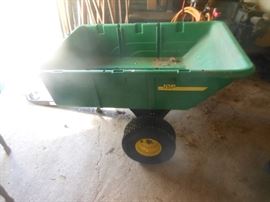 John Deere 10P garden trailer/like new