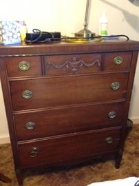 Antique 4-drawer dresser
