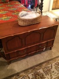 Blanket chest with extra storage