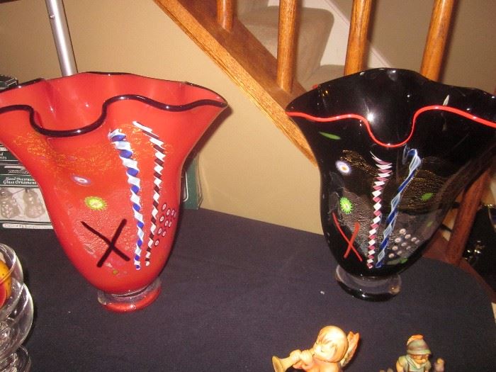 Hanson Black & Red Fan Vases