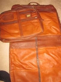 Leather travel bags 