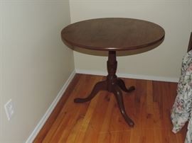 19th Century tilt-top tea table - American