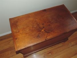 detail of the top of the little blanket box