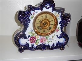 027 China cased mantle clock, runs fine