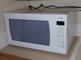 046 Panasonic carousel microwave